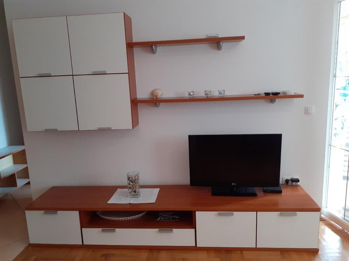 Apartment Conty On The Ground Floor Malinska Bagian luar foto