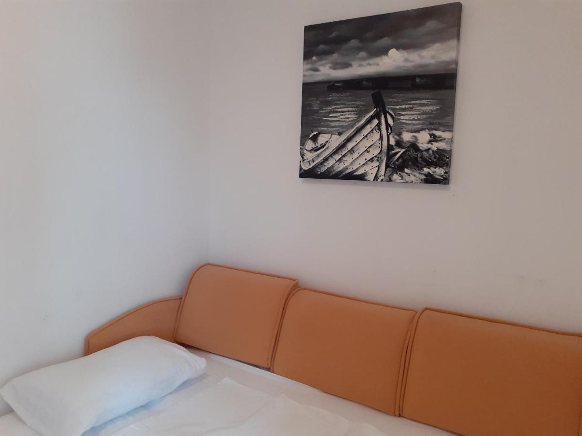 Apartment Conty On The Ground Floor Malinska Bagian luar foto