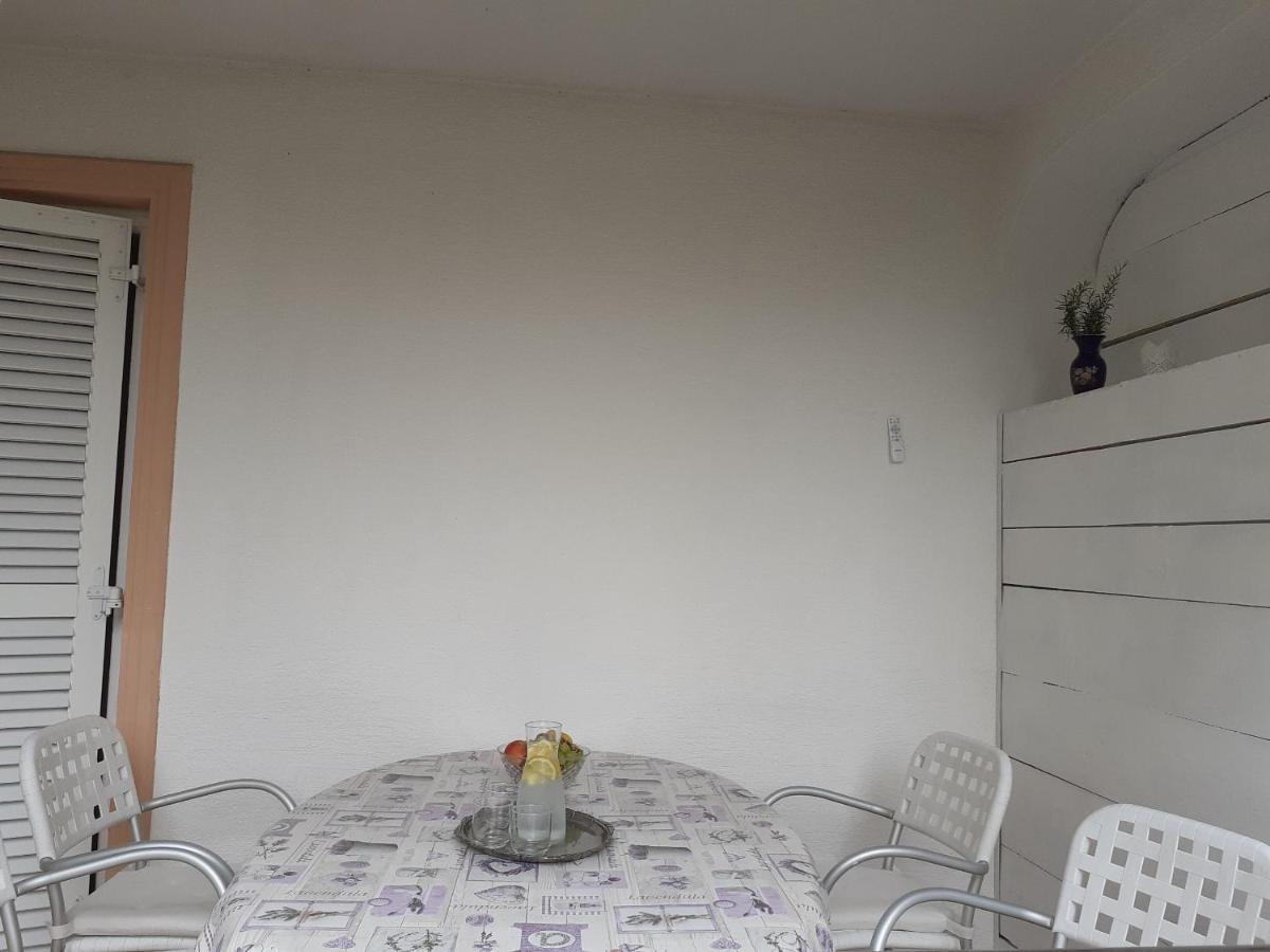 Apartment Conty On The Ground Floor Malinska Bagian luar foto