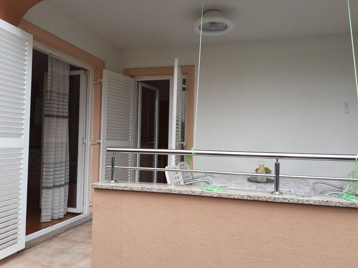 Apartment Conty On The Ground Floor Malinska Bagian luar foto