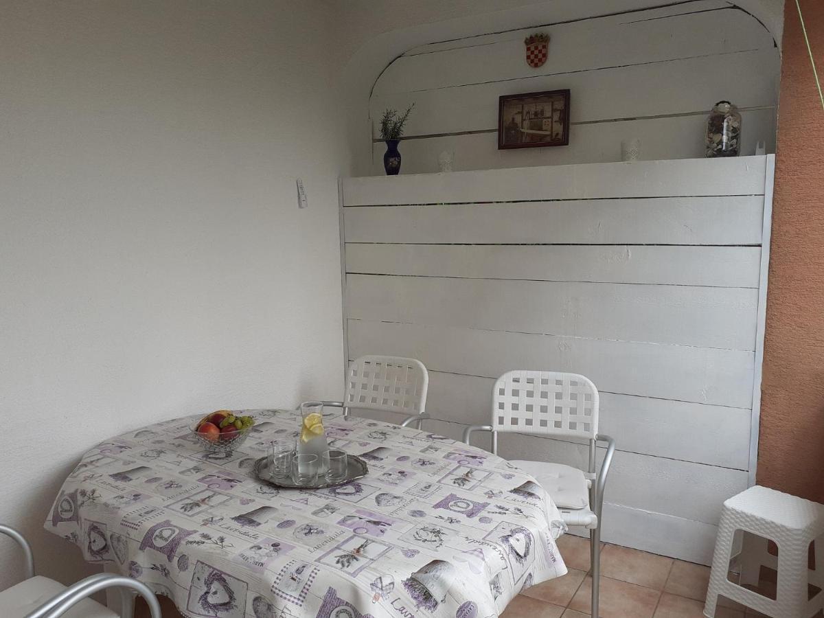Apartment Conty On The Ground Floor Malinska Bagian luar foto